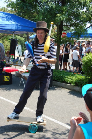 Amazing Andy Juggling Board, Party Talent LLC